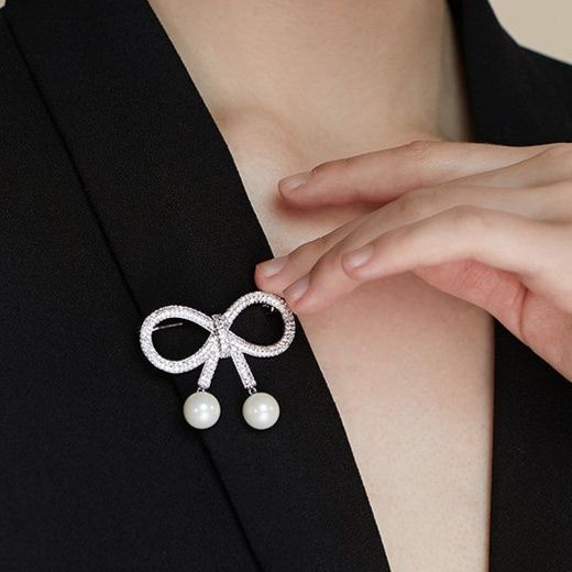 コサージュ 輝石リボンと揺れるパールの上品コサージュ