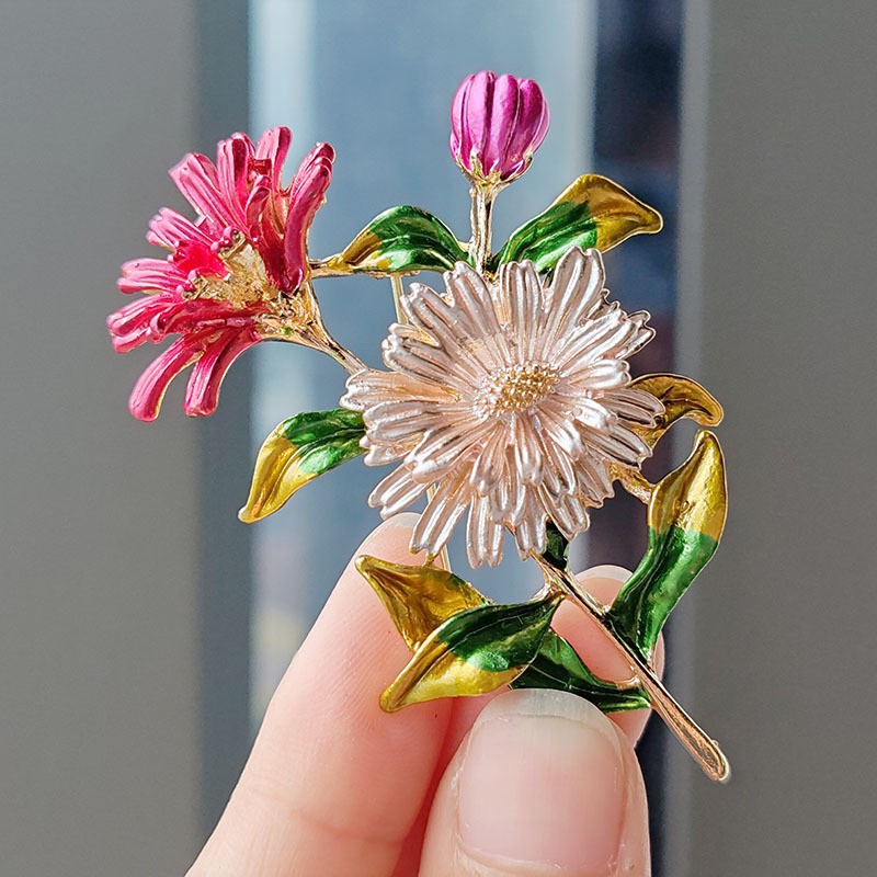 コサージュ 立体的な花と葉の光沢仕上げブローチ