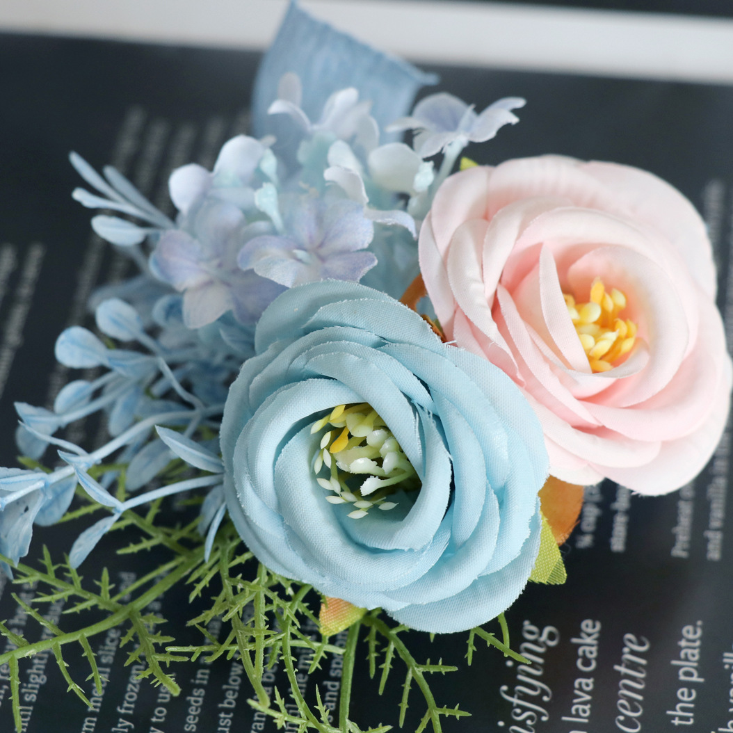 優雅な薔薇と小花のナチュラルブーケ風コサージュ