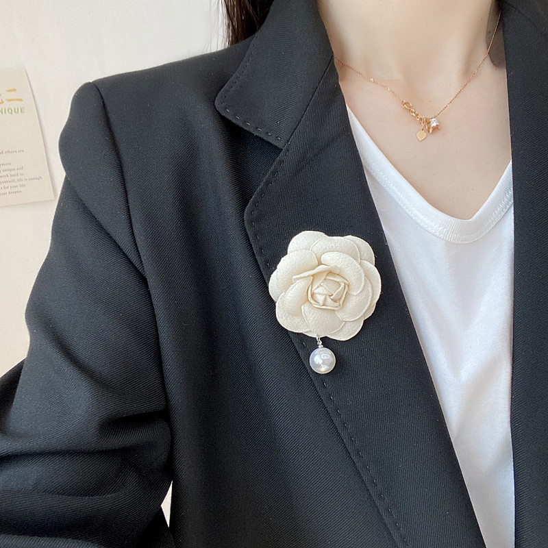 コサージュ 花の舞 真珠のしずく