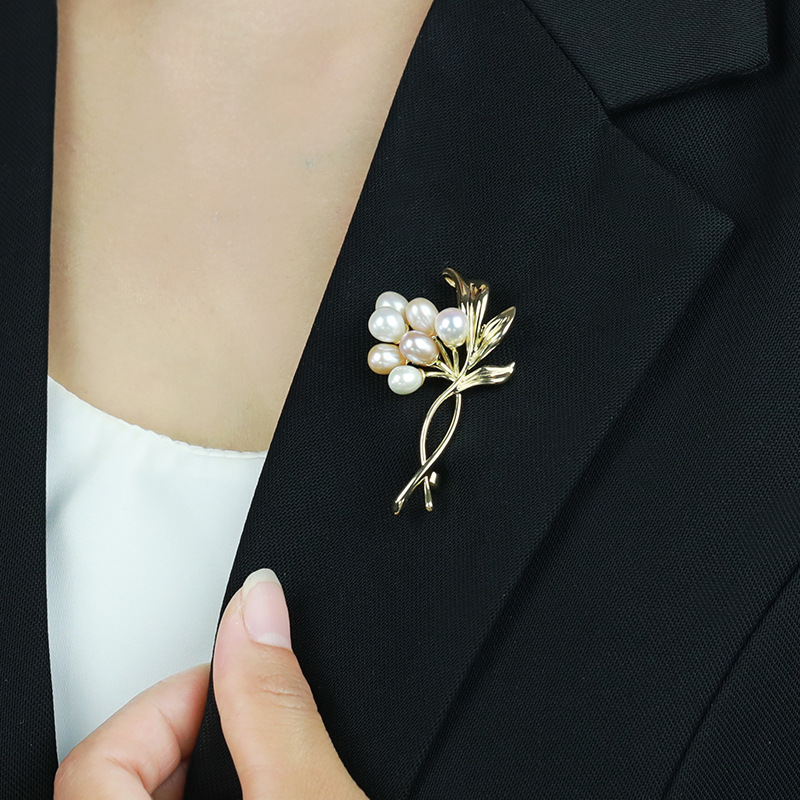 コサージュ 入学式 真珠と金属の花束モチーフ胸元装飾品