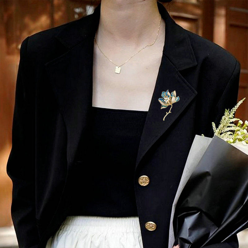 コサージュ 華やかな花びらと真珠の上品コサージュ