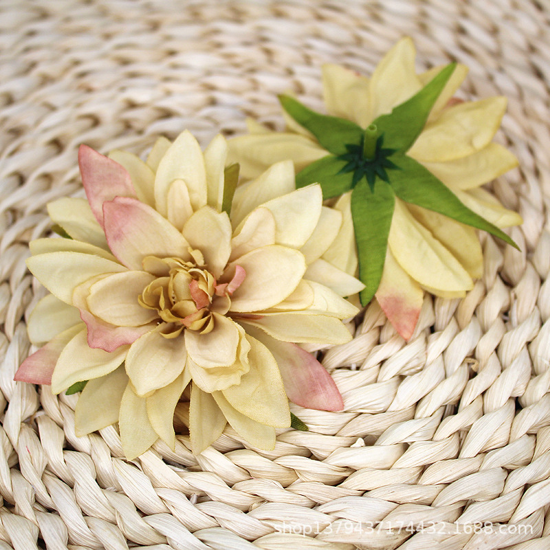 コサージュ 華やかダリア風二輪花飾り結婚式用コサージュ