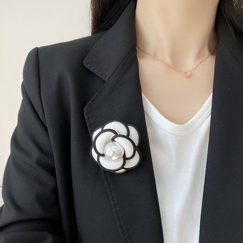 コサージュ 花の舞 真珠のしずく