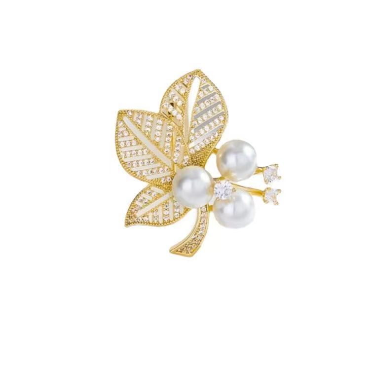 コサージュ 卒業式 真珠と葉模様の上品なブローチピン