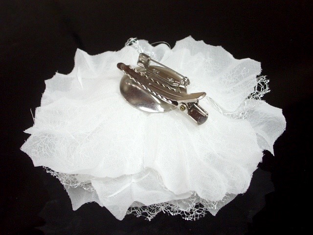 入学式用薔薇コサージュ中サイズ上品レース付き