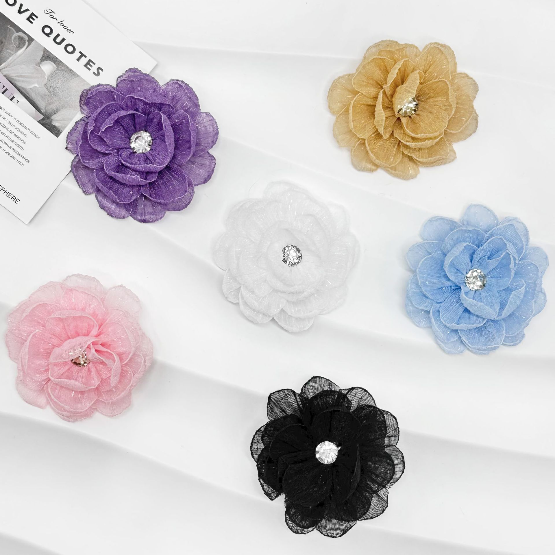 コサージュ オーガンジー花びら輝きビジュー付きコサージュ　入学式