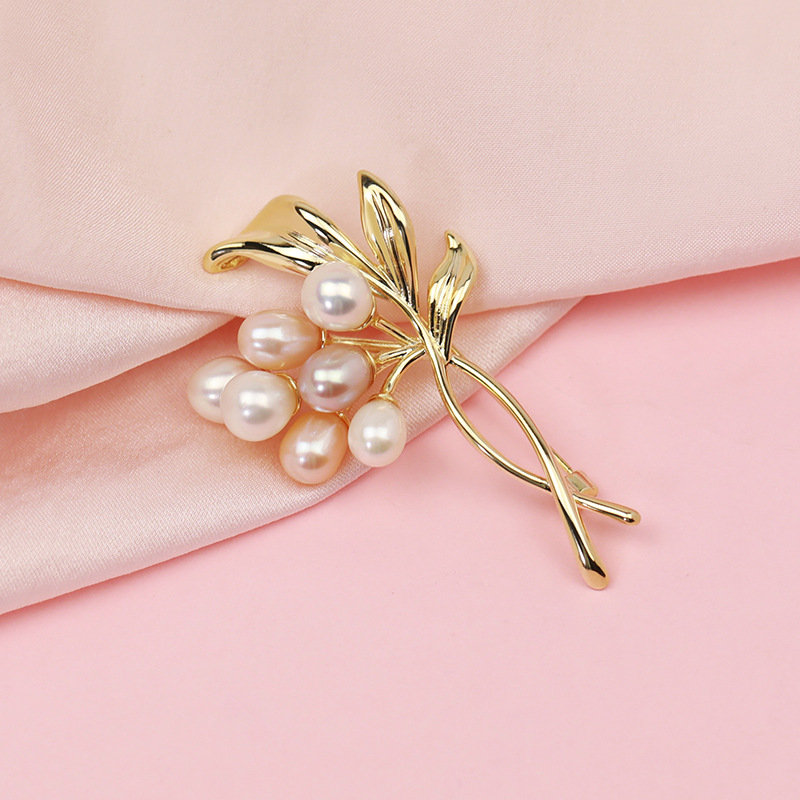 コサージュ 入学式 真珠と金属の花束モチーフ胸元装飾品
