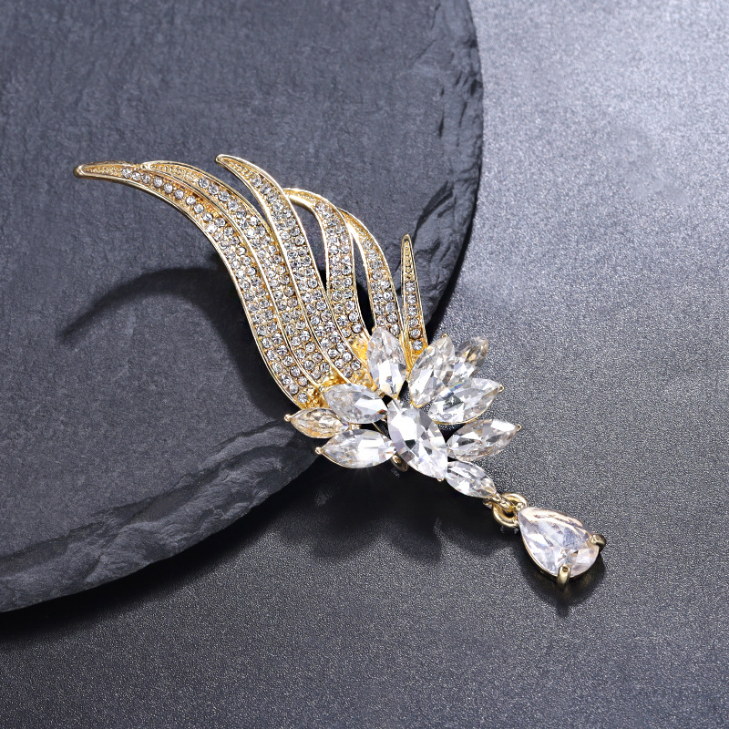 コサージュ 入学式 天使の翼モチーフ水晶風ビジュー付きコサージュ