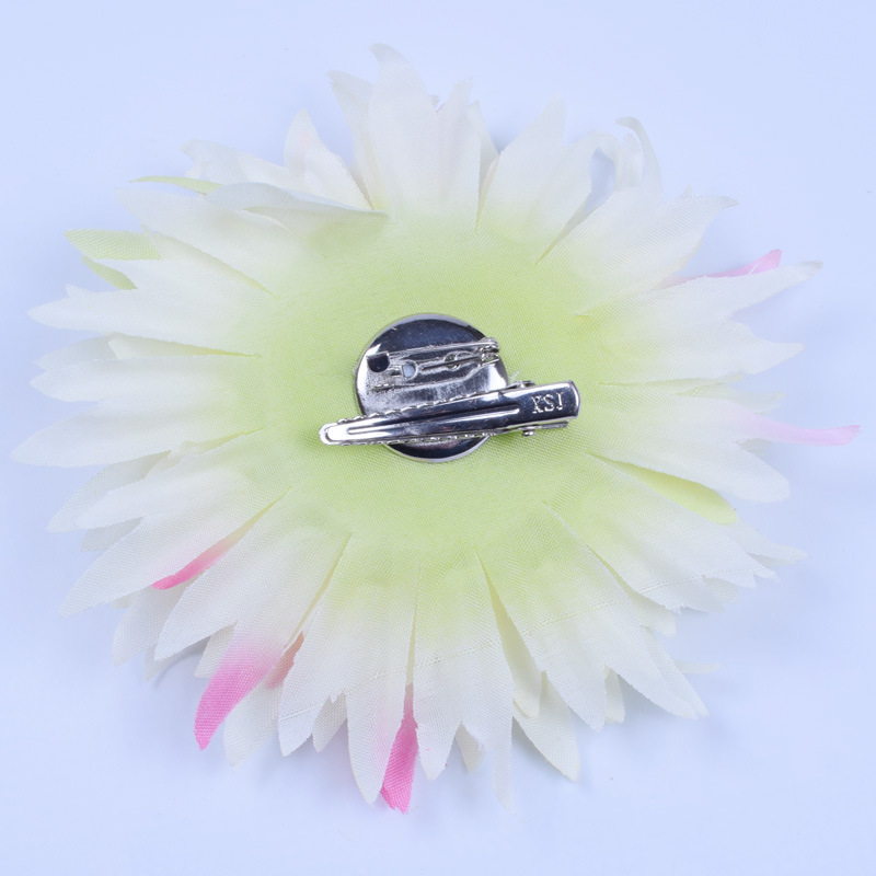 コサージュ 華やかな大輪菊モチーフの上品コサージュ