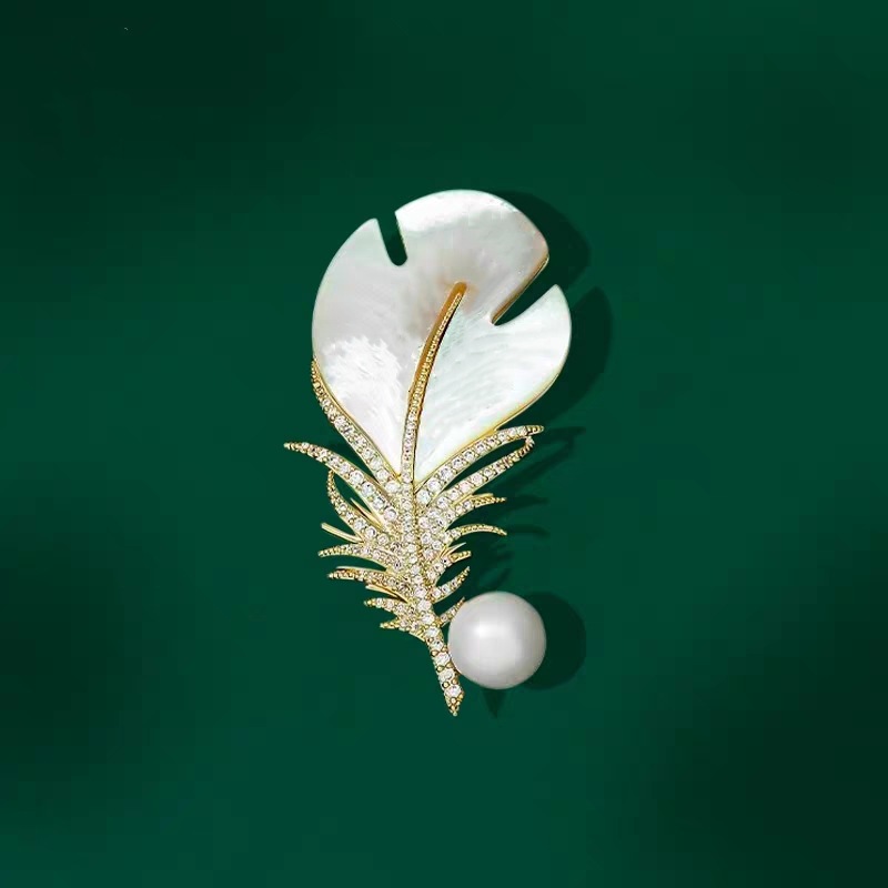 コサージュ 卒業式 羽根と真珠の上品な金属製コサージュ