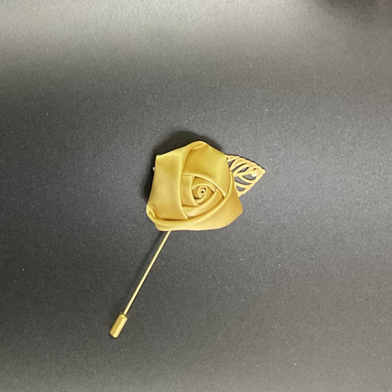 コサージュ 上品な薔薇モチーフピンブローチ