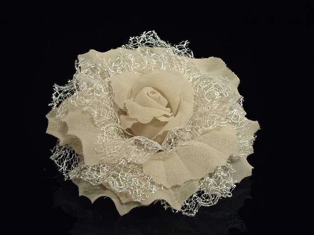 入学式用薔薇コサージュ中サイズ上品レース付き