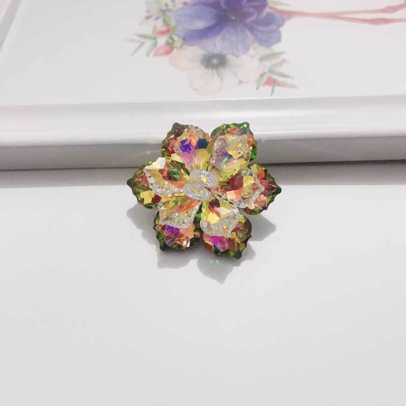 コサージュ 虹色輝石の花びらコサージュ