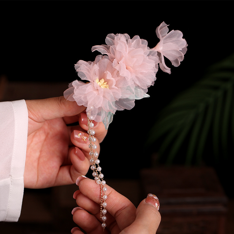 コサージュ 華やぎ揺れる花飾り