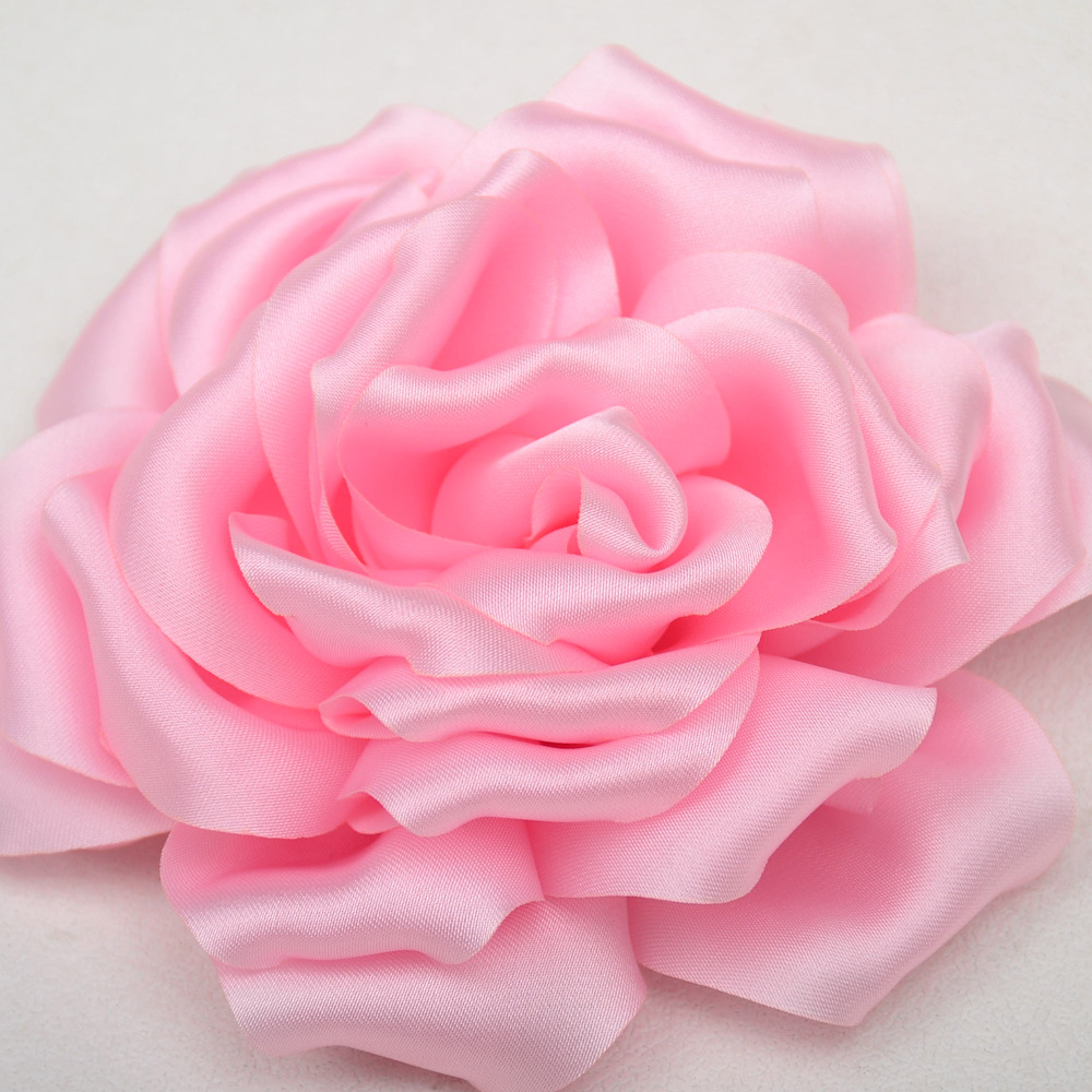 コサージュ 大輪薔薇モチーフの華やかサテン生地コサージュ