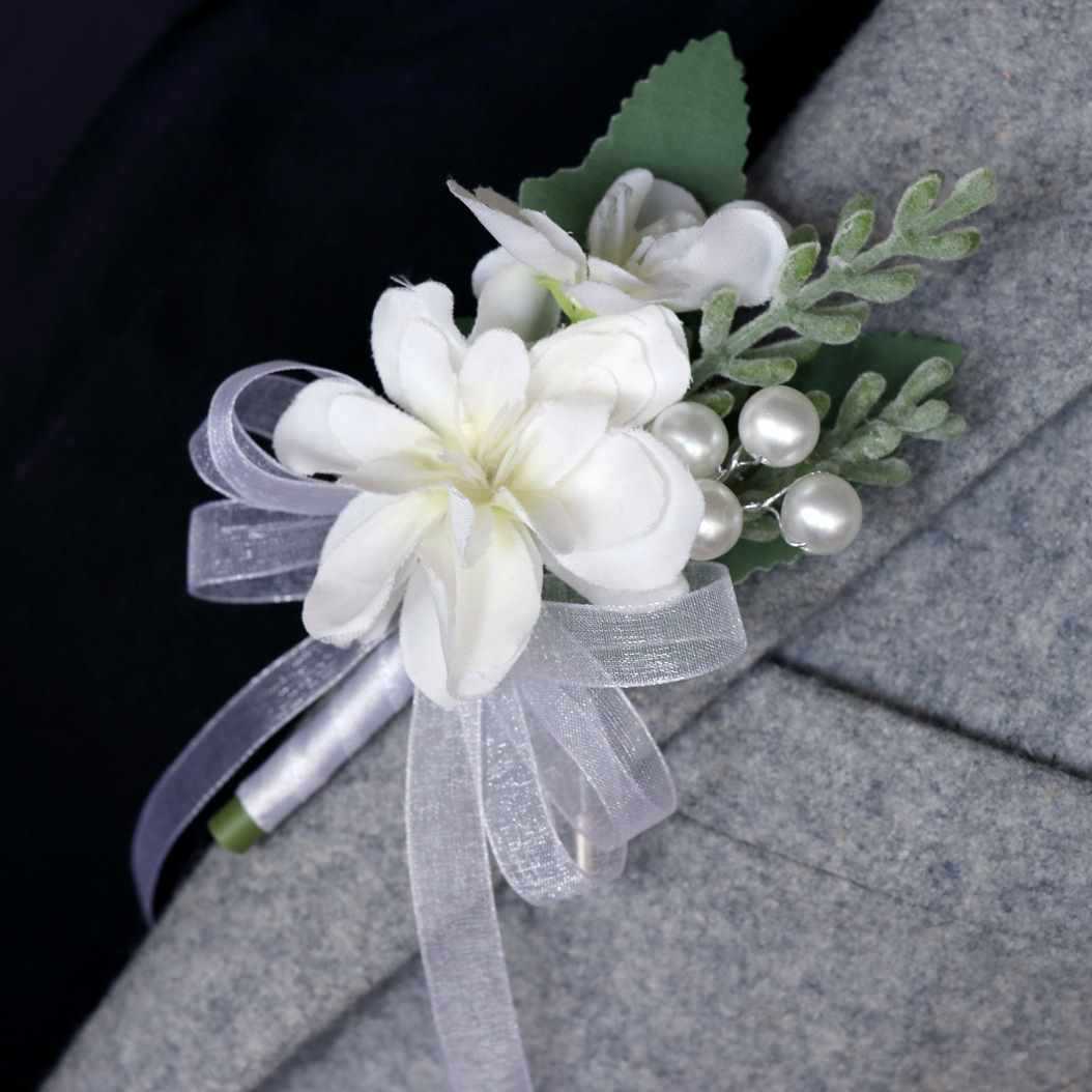 コサージュ 清楚な儀式の花飾り