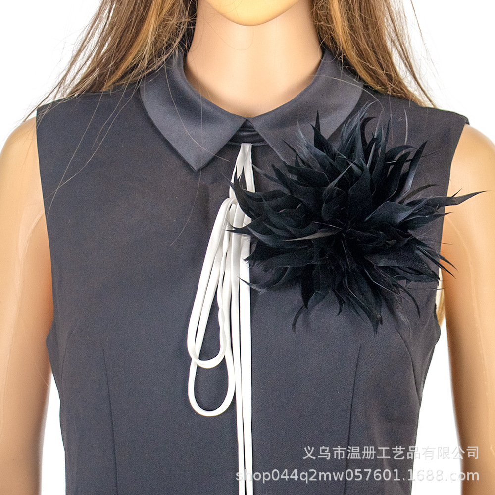 羽根飾り華やか立体フェザーコサージュ