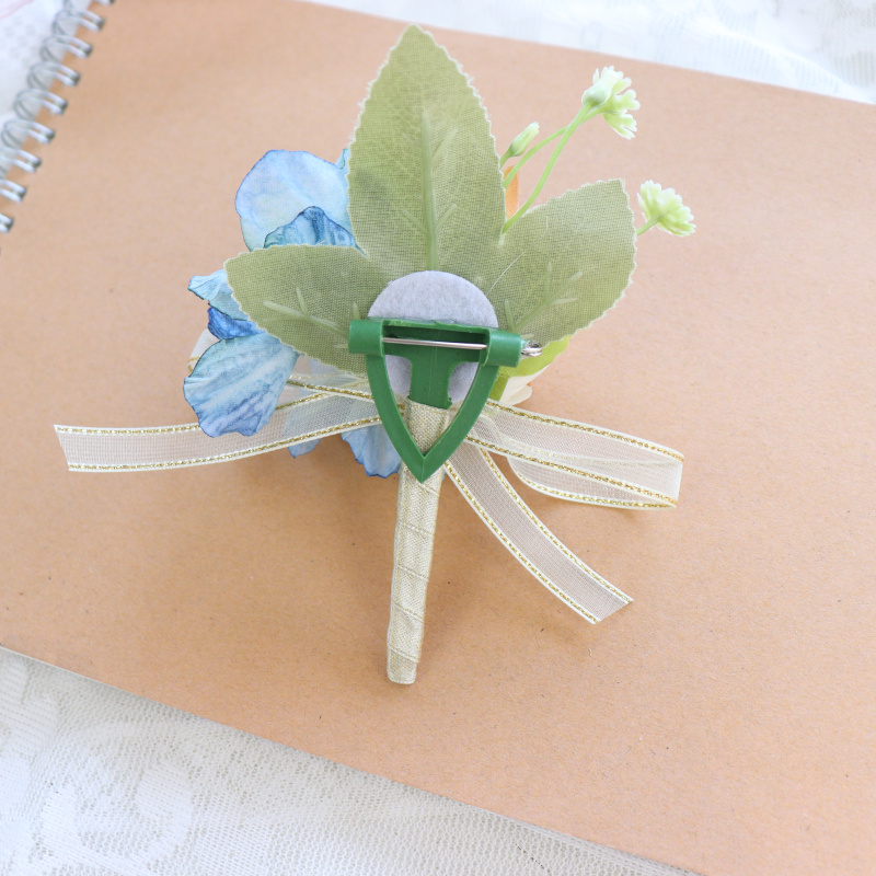 コサージュ 優美な花束のような手作りコサージュ