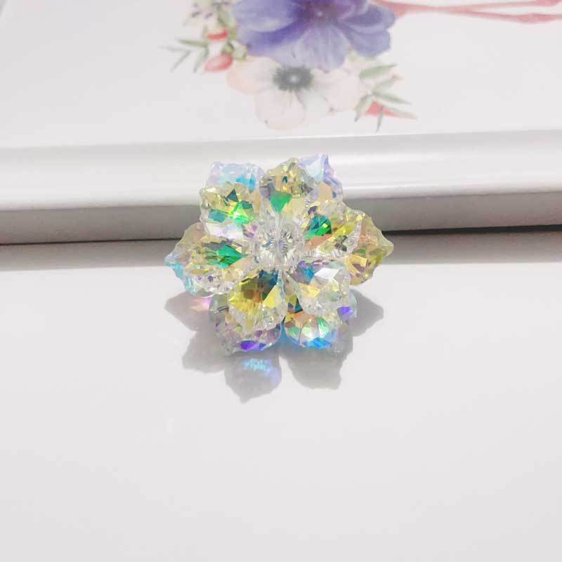 コサージュ 虹色輝石の花びらコサージュ