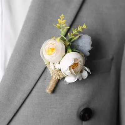 コサージュ 花婿の胸元を彩る季節の花束