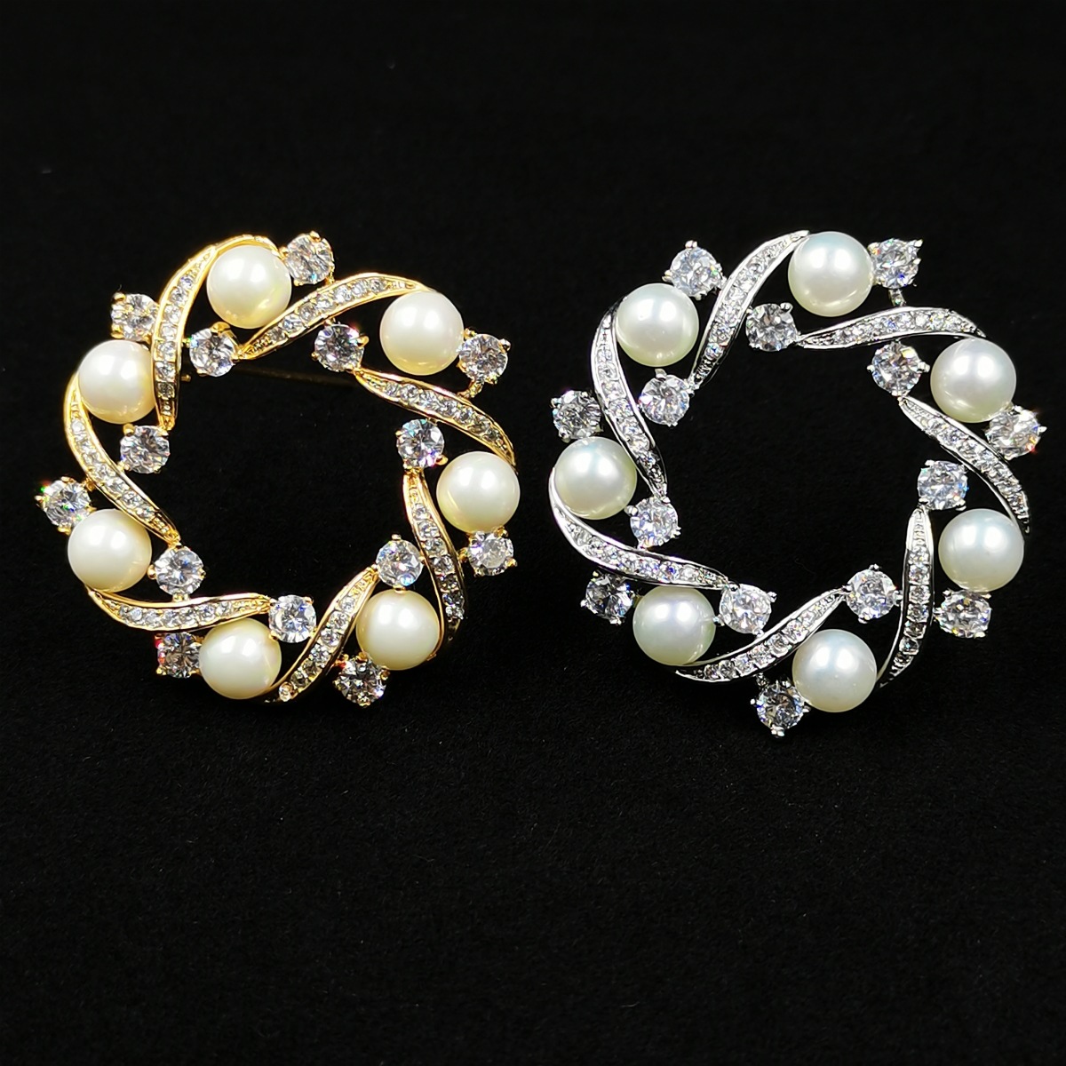 コサージュ 真珠と輝石のリース型ブローチ 結婚式