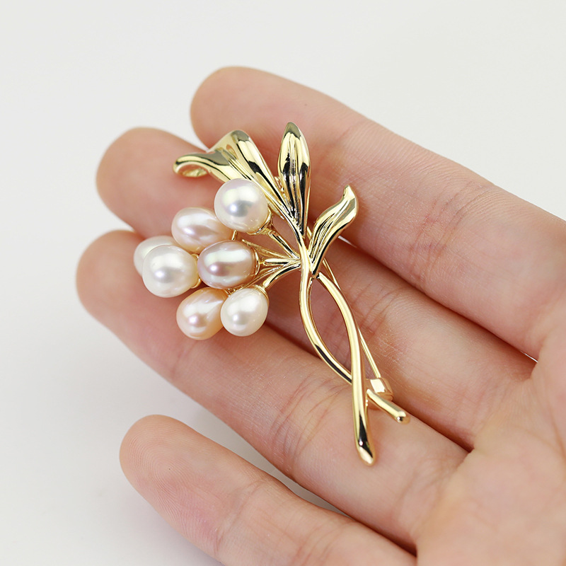 コサージュ 入学式 真珠と金属の花束モチーフ胸元装飾品