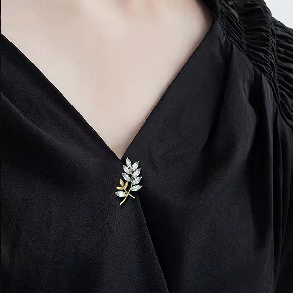 コサージュ 卒業式 輝く葉っぱモチーフの上品コサージュ