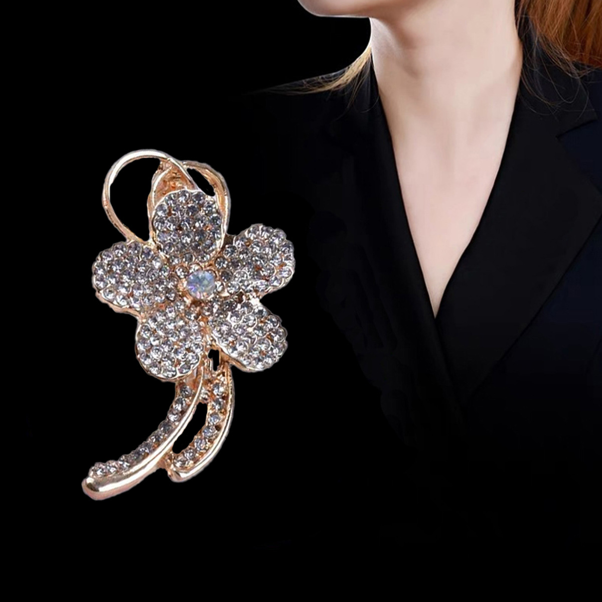 コサージュ 卒業式 四つ葉のクローバー輝石装飾胸花