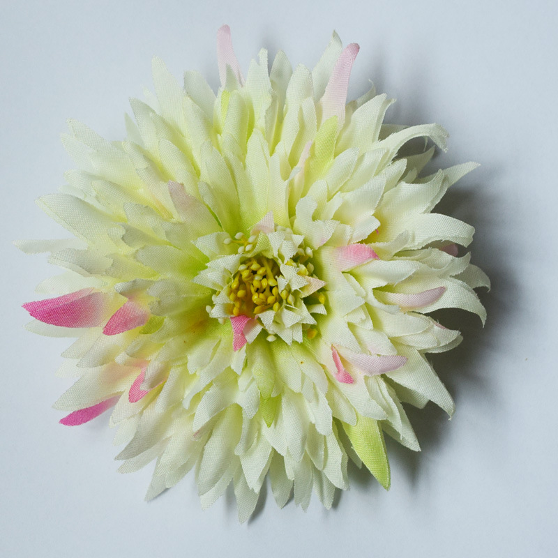 コサージュ 華やかな大輪菊モチーフの上品コサージュ