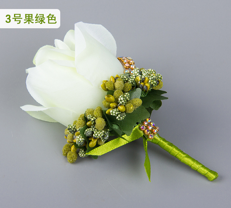 コサージュ 華やかな薔薇とパール装飾の胸元コサージュ