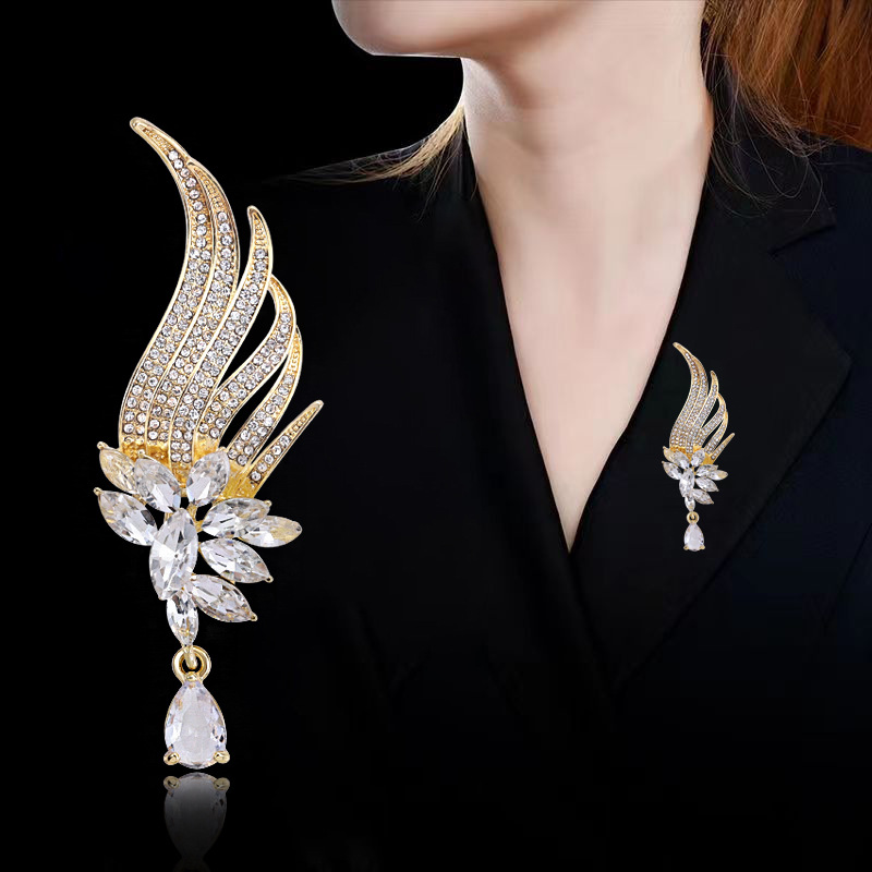 コサージュ 入学式 天使の翼モチーフ水晶風ビジュー付きコサージュ