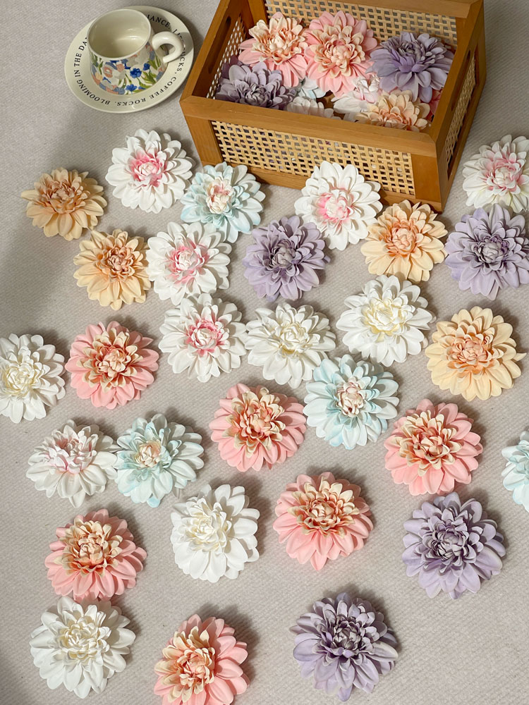 コサージュ 花びら重なる優美なコサージュ