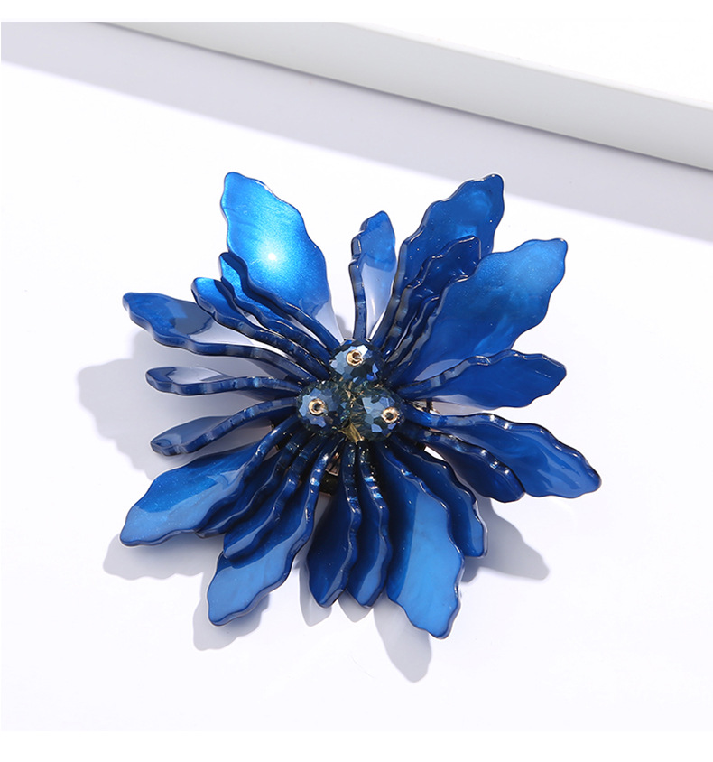 透明感溢れる立体花びらコサージュ