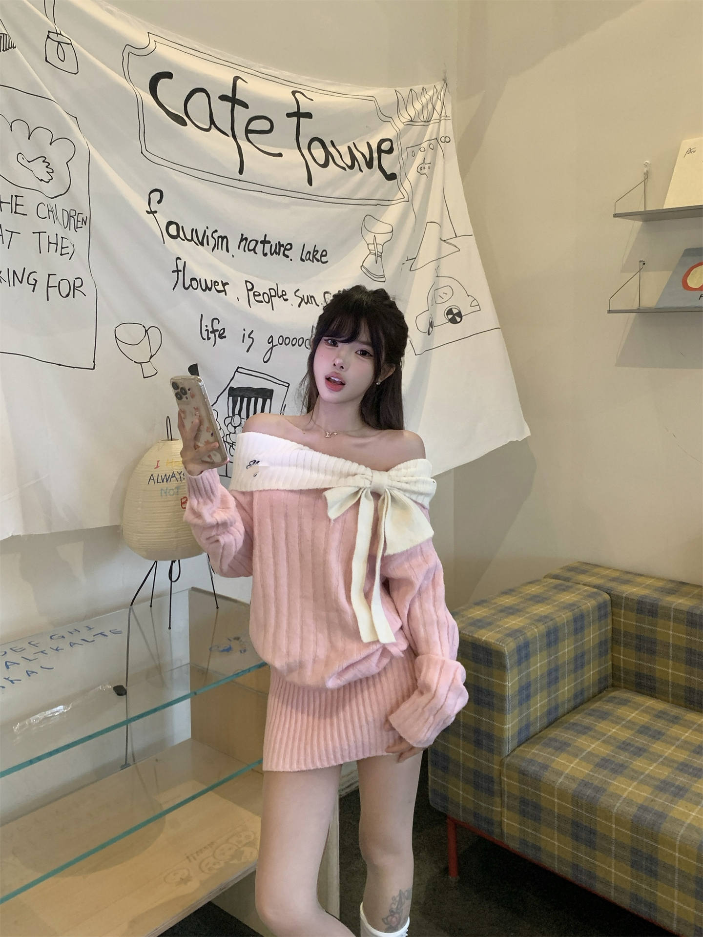 今季必見の甘い気質オフショルダーニットワンピース