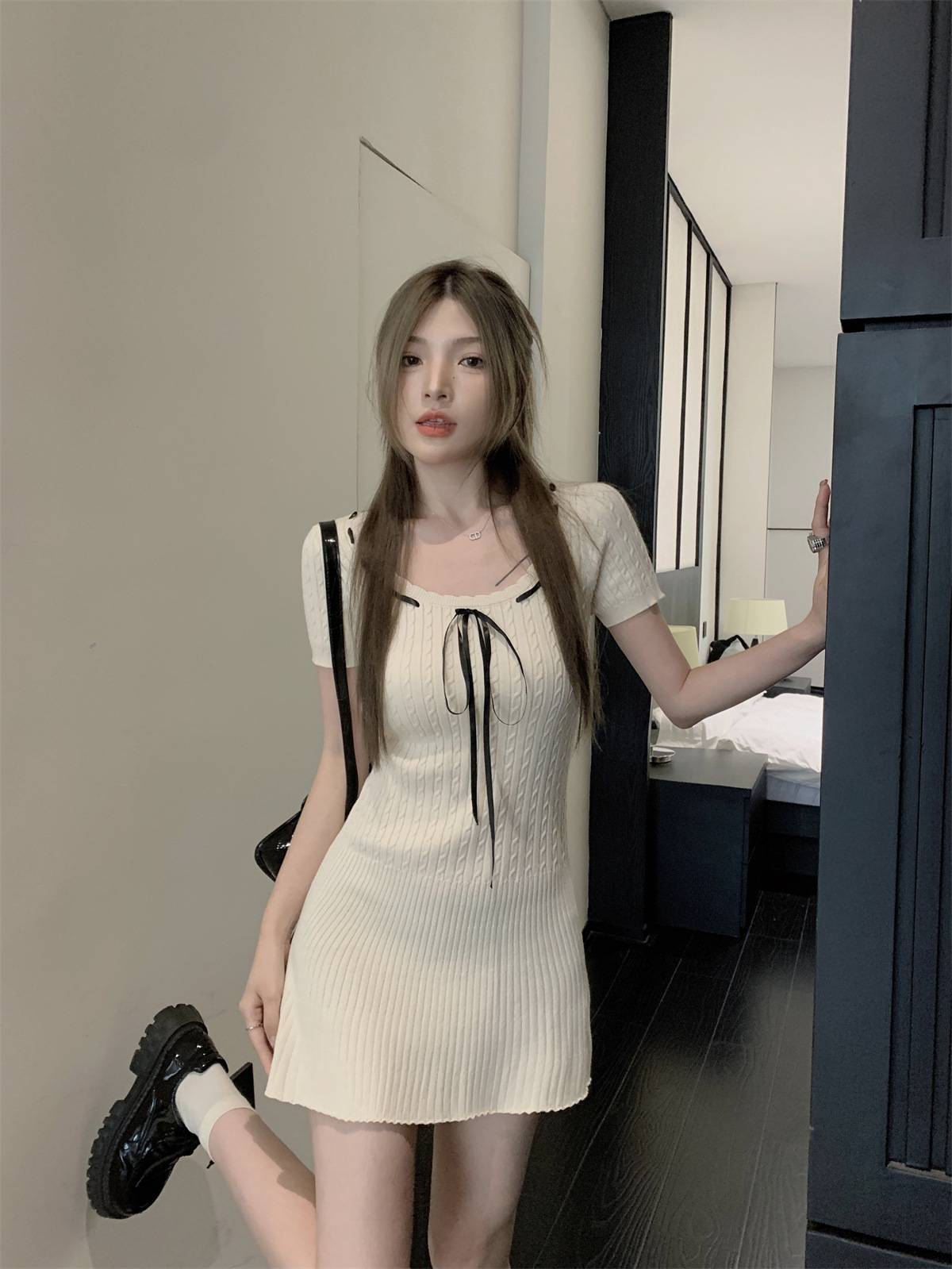 リボン飾りケーブル編みニットワンピース