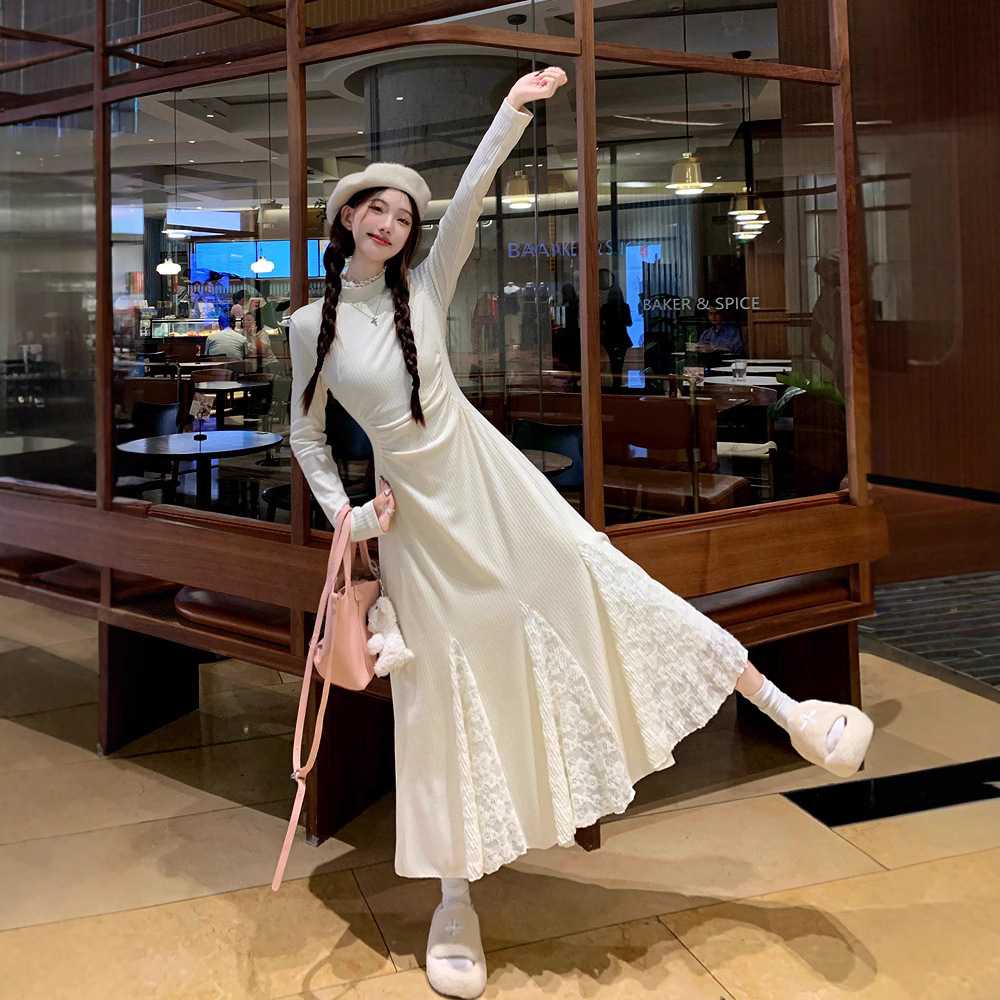 しなやかレース切替ニットワンピース