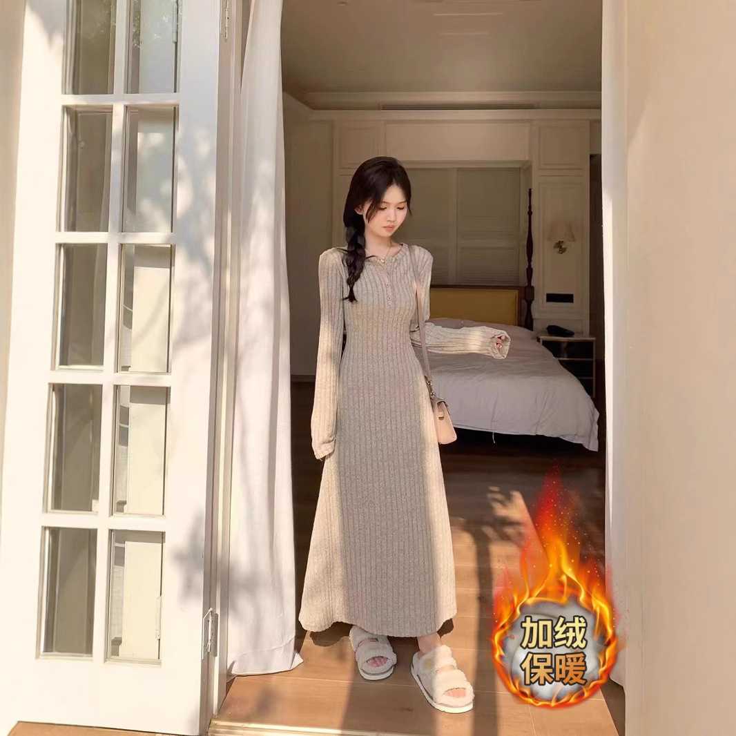 あったかフリル襟リブニットワンピース