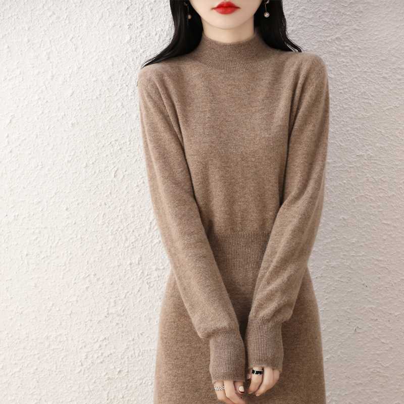 上質なハイネックニットワンピース