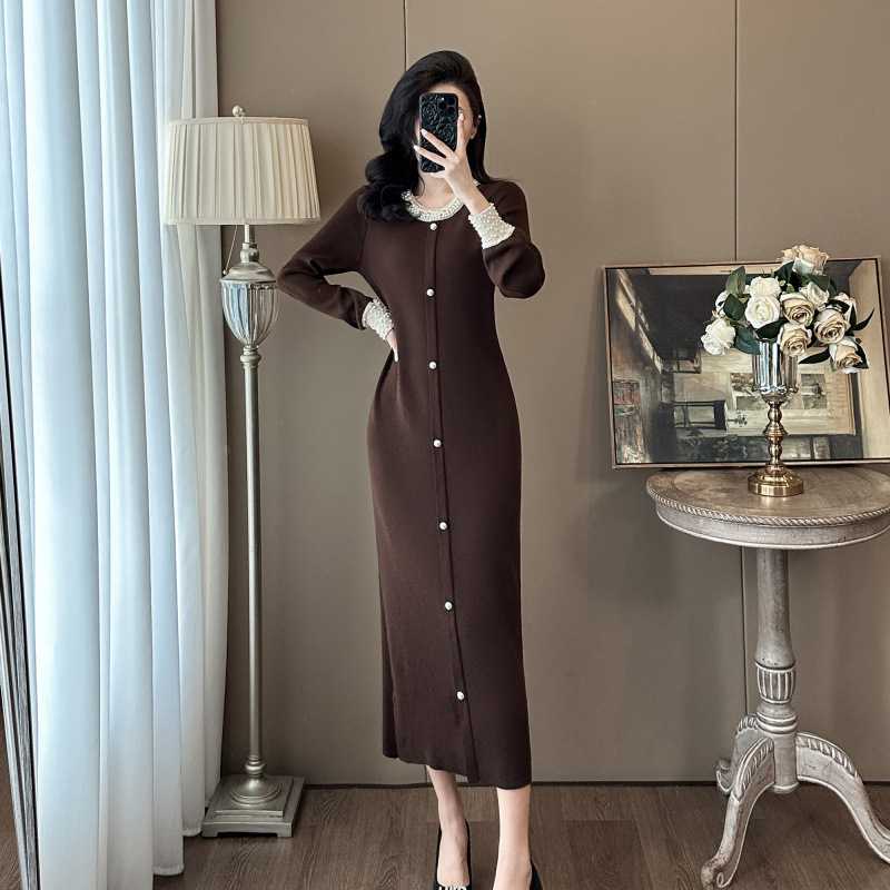 パール装飾付きニットワンピース