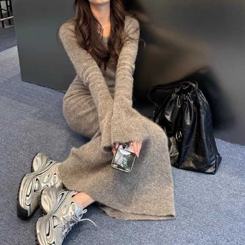 ニットワンピース シンプルリブニットロングワンピース