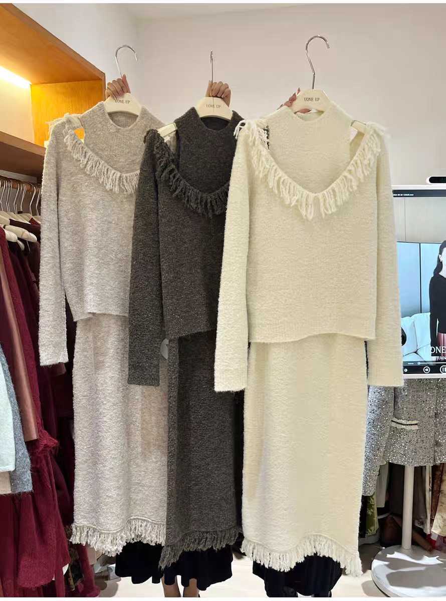 フリンジ装飾ニットワンピース