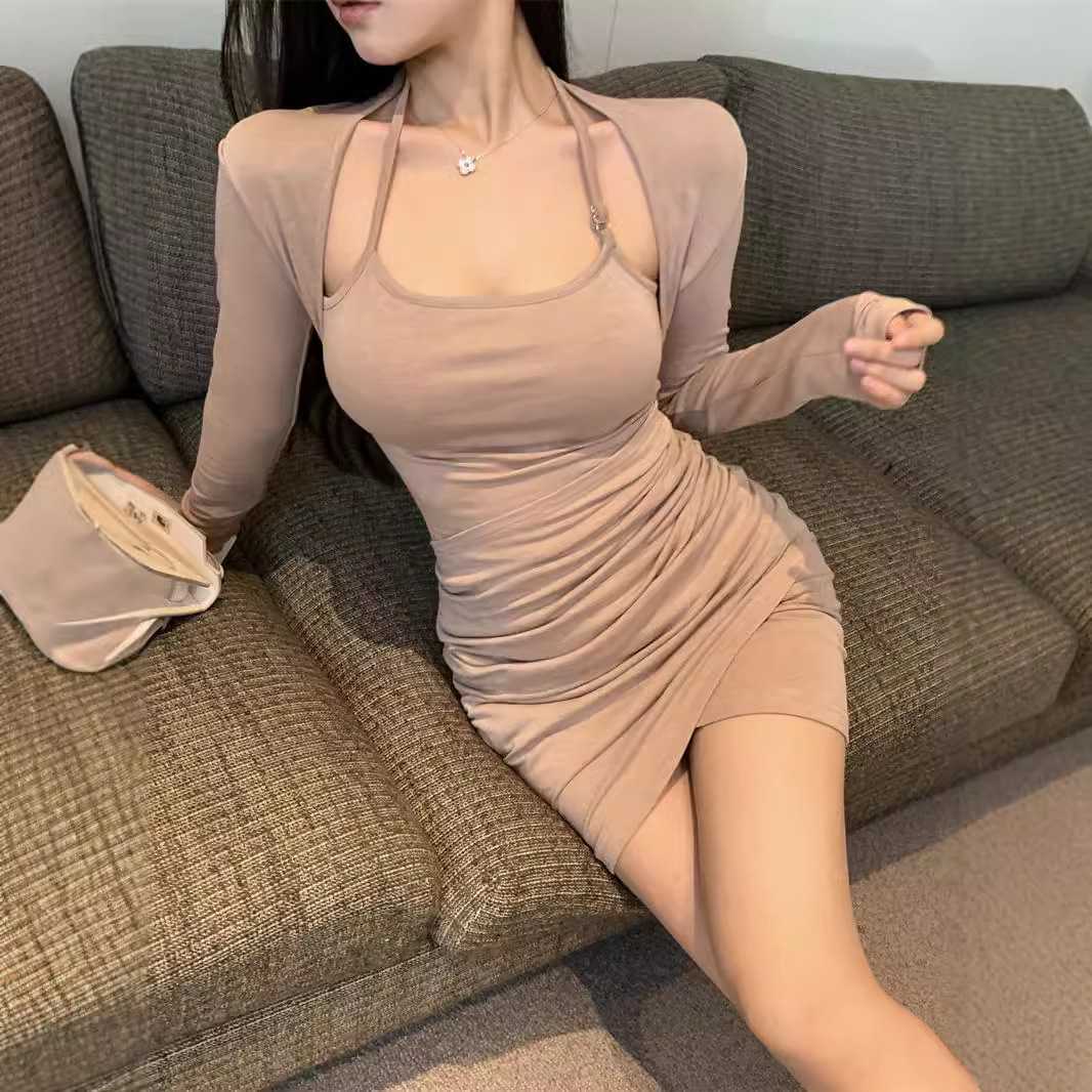 美シルエットストラップ付きニットワンピース
