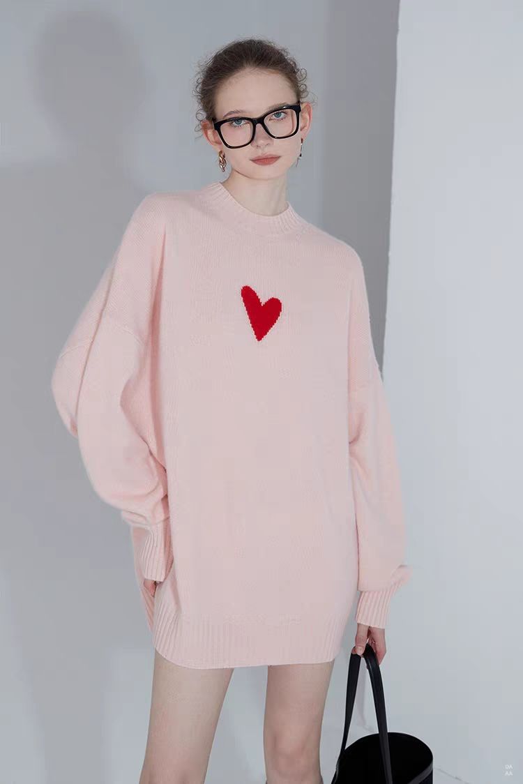 ハート刺繍入りニットワンピース