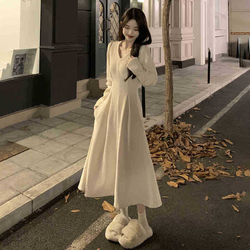 優美なシルエット ニットワンピース