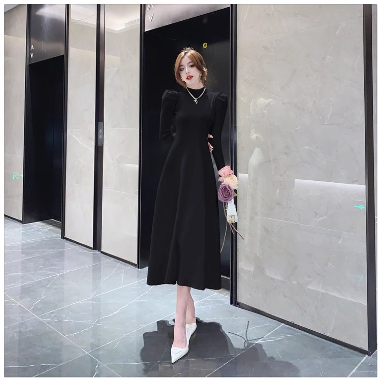 優美なシルエット パフスリーブニットワンピース
