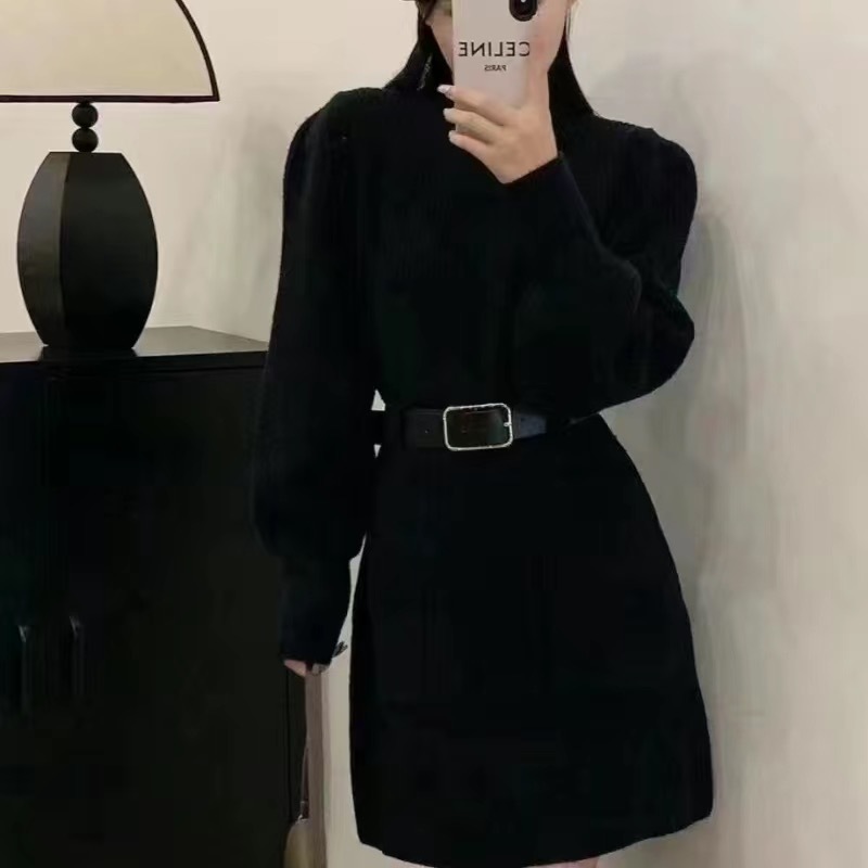 ふんわり袖のリブ編みニットワンピース