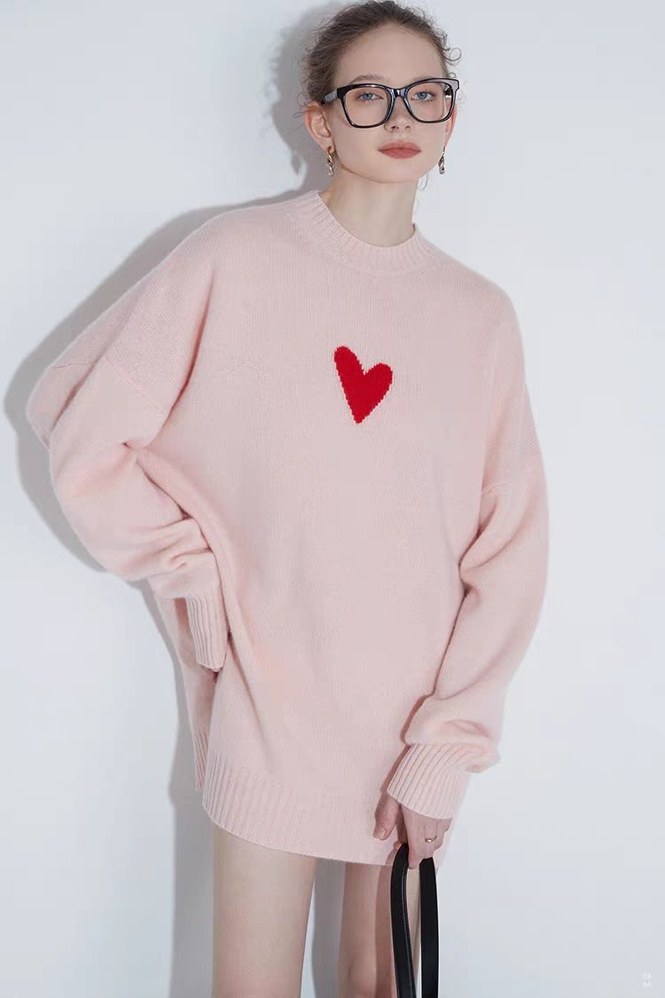 ハート刺繍入りニットワンピース