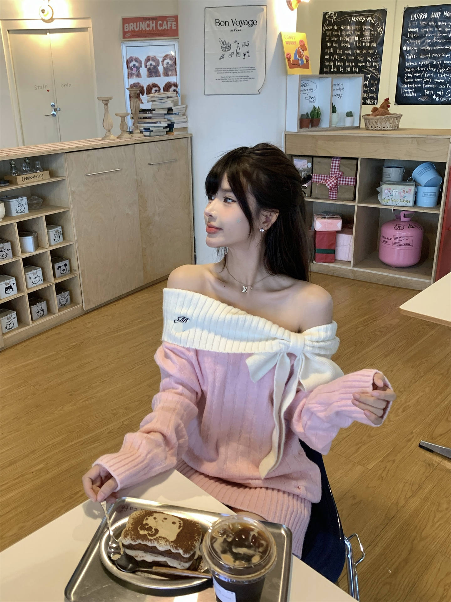 今季必見の甘い気質オフショルダーニットワンピース