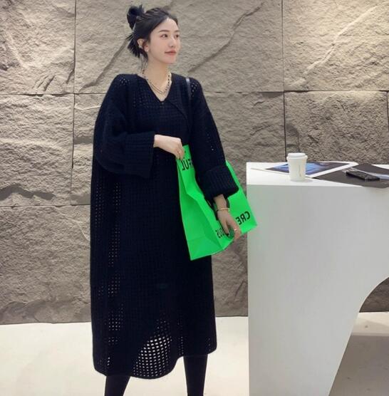 上品なブイネックニットワンピース長袖